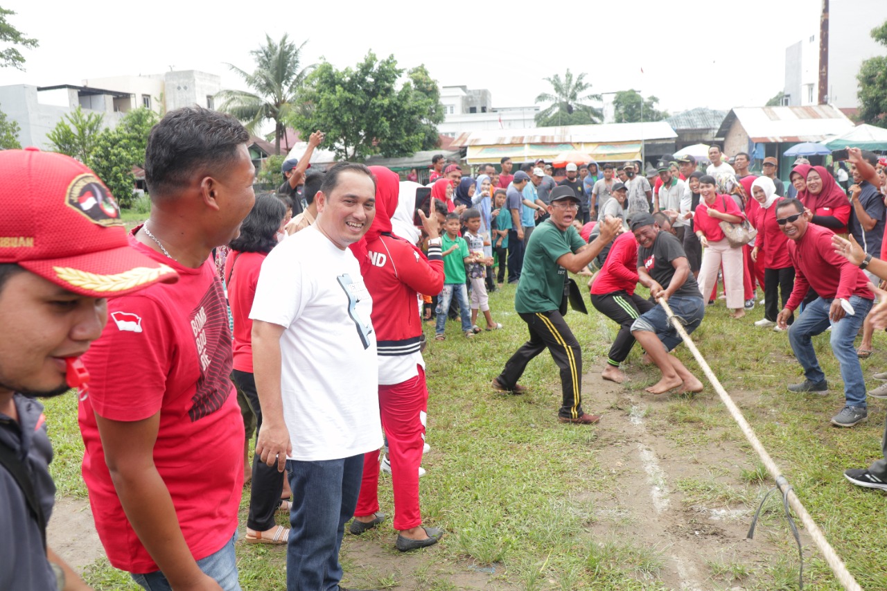 Perlombaan dalam menyemarakan HUT RI KE - 77 di Lapangan Gajah Mada